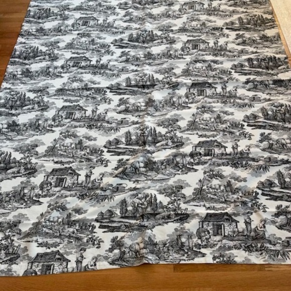 French Toile Tablecloth - Picture 1 of 2